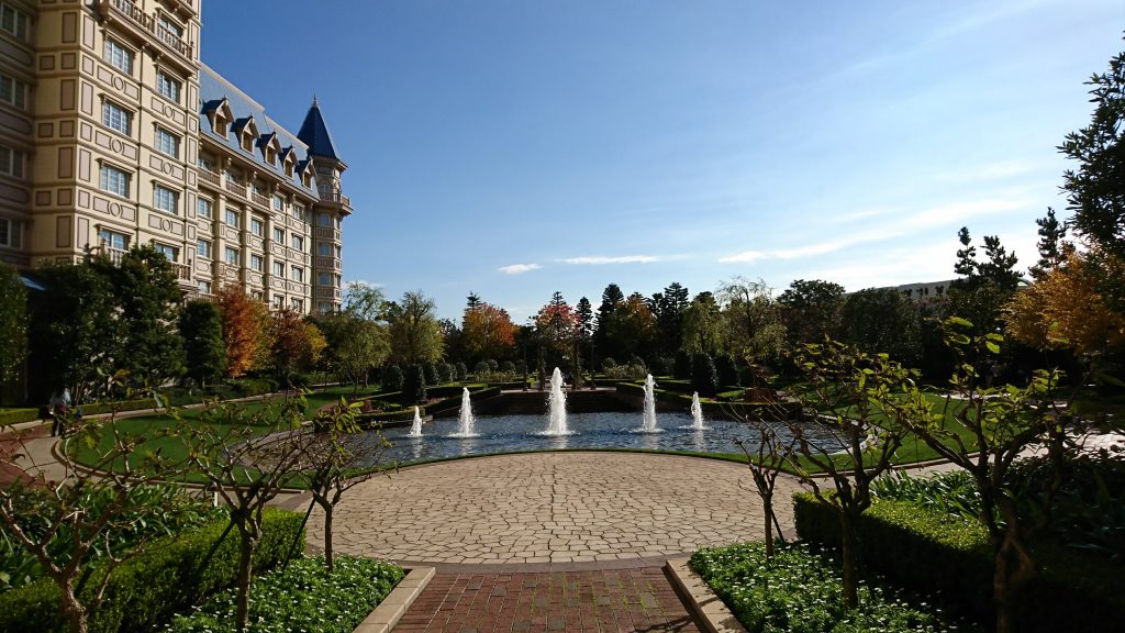 The fountain in the gaden of Tokyo Disneyland Hotel